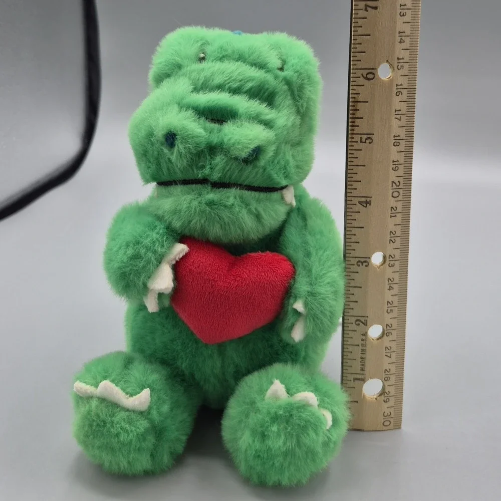 Target Giggle Scape Alligator‎ Dinosaur Green Plush Red  Heart Small 8